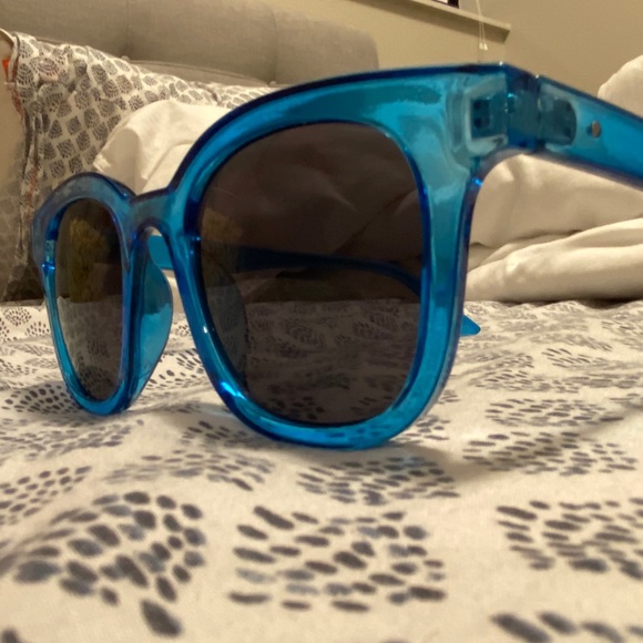 Urban Outfitters Sunglasses - Picture 2 of 2